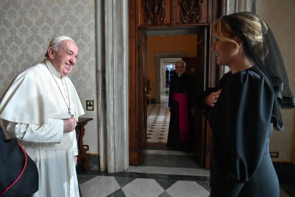 Pápež sa na Slovensku pravdepodobne stretne aj s odvolaným arcibiskupom Bezákom